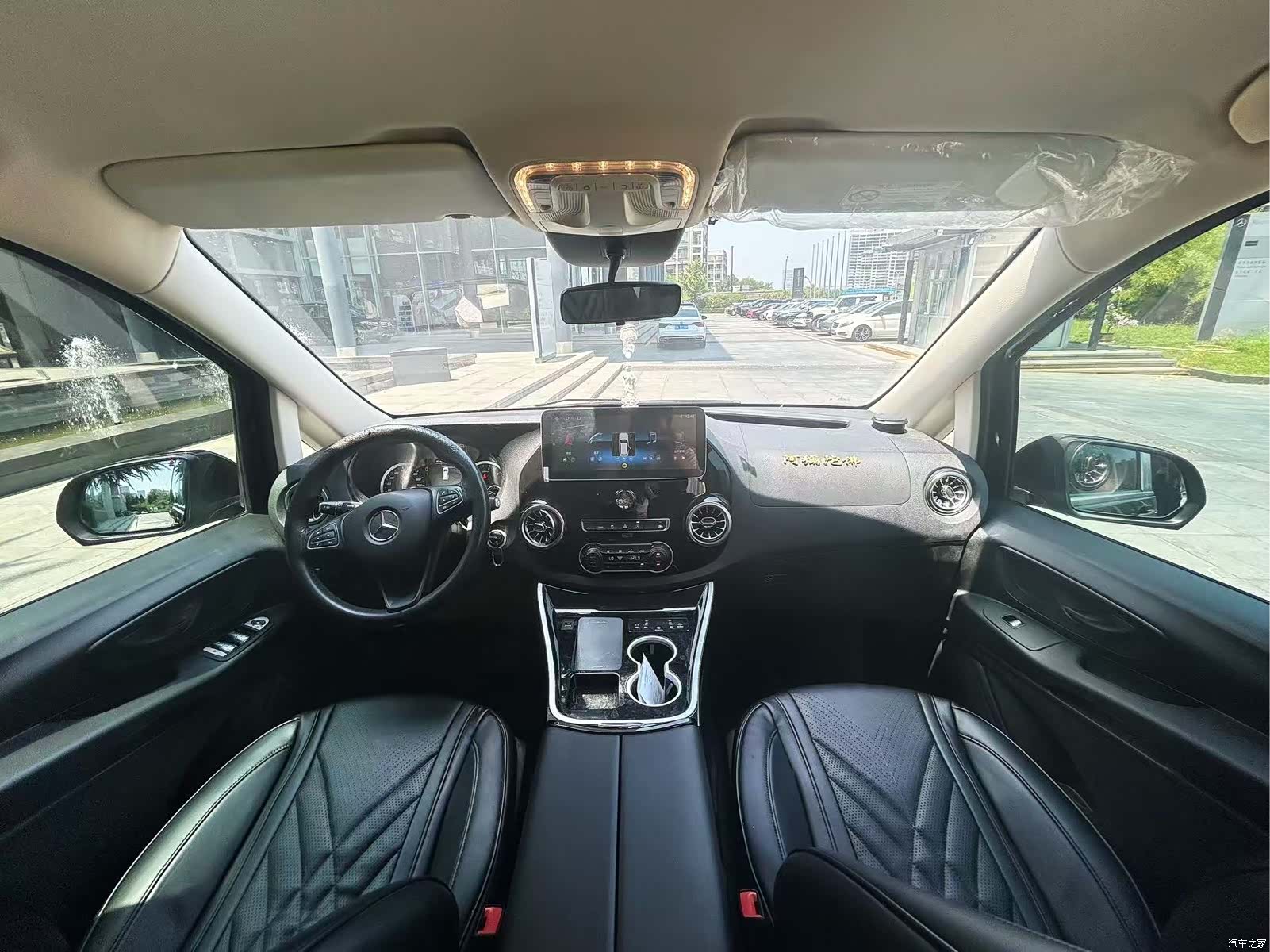 Mercedes-Benz 7, 2023 10