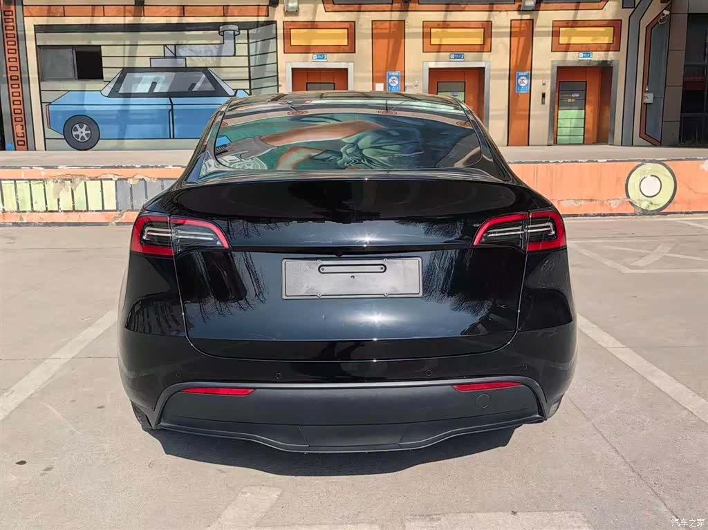 Tesla Model Y, 2024 17