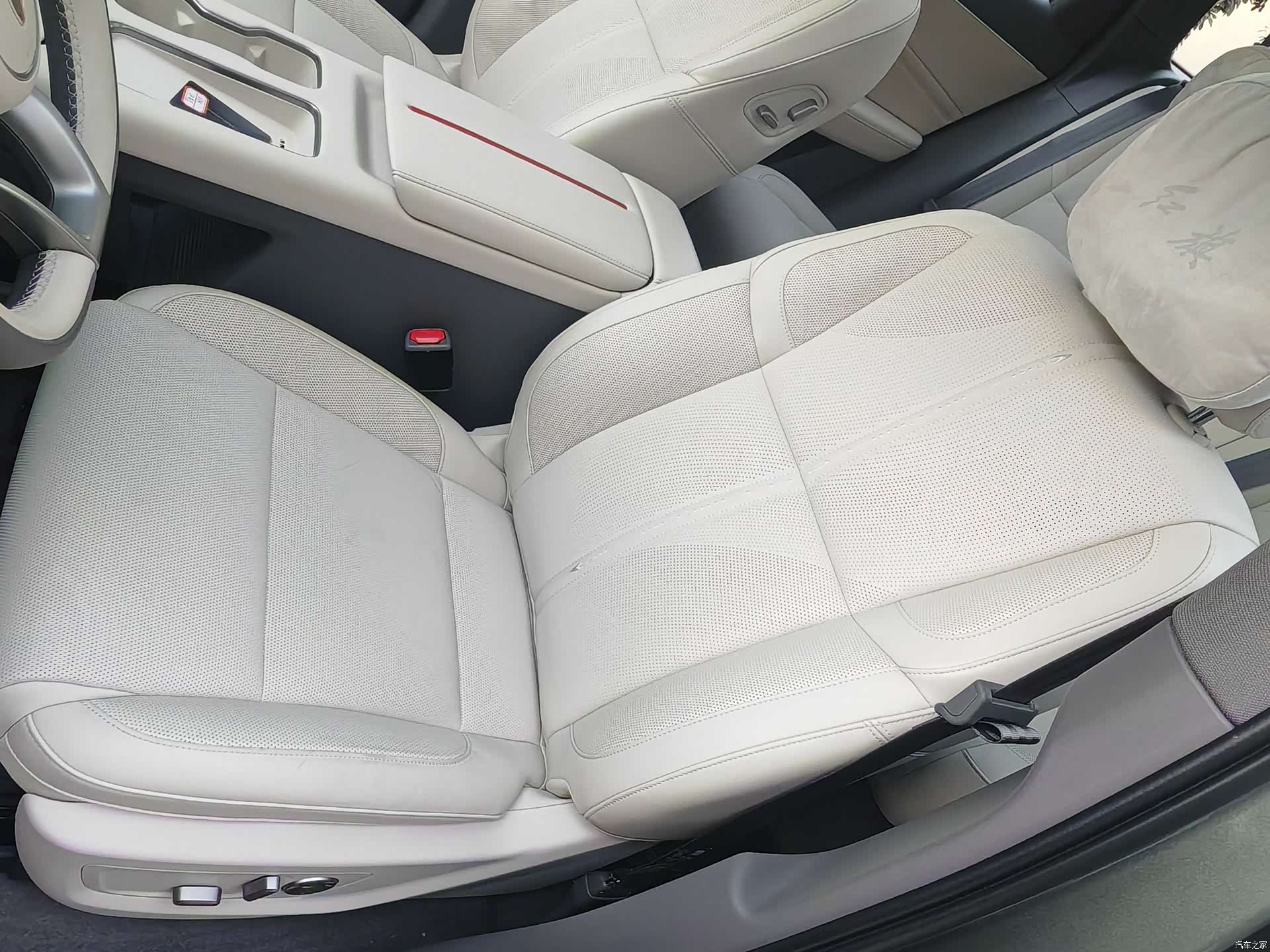 Hongqi HS6, 2026 18