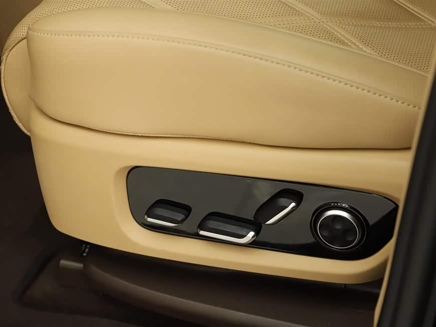 AITO Ask the world M9