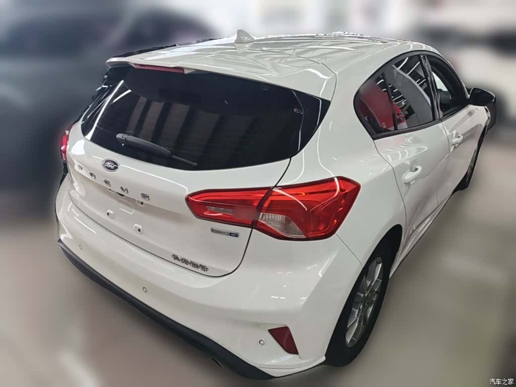 Ford Focus, 2021 12