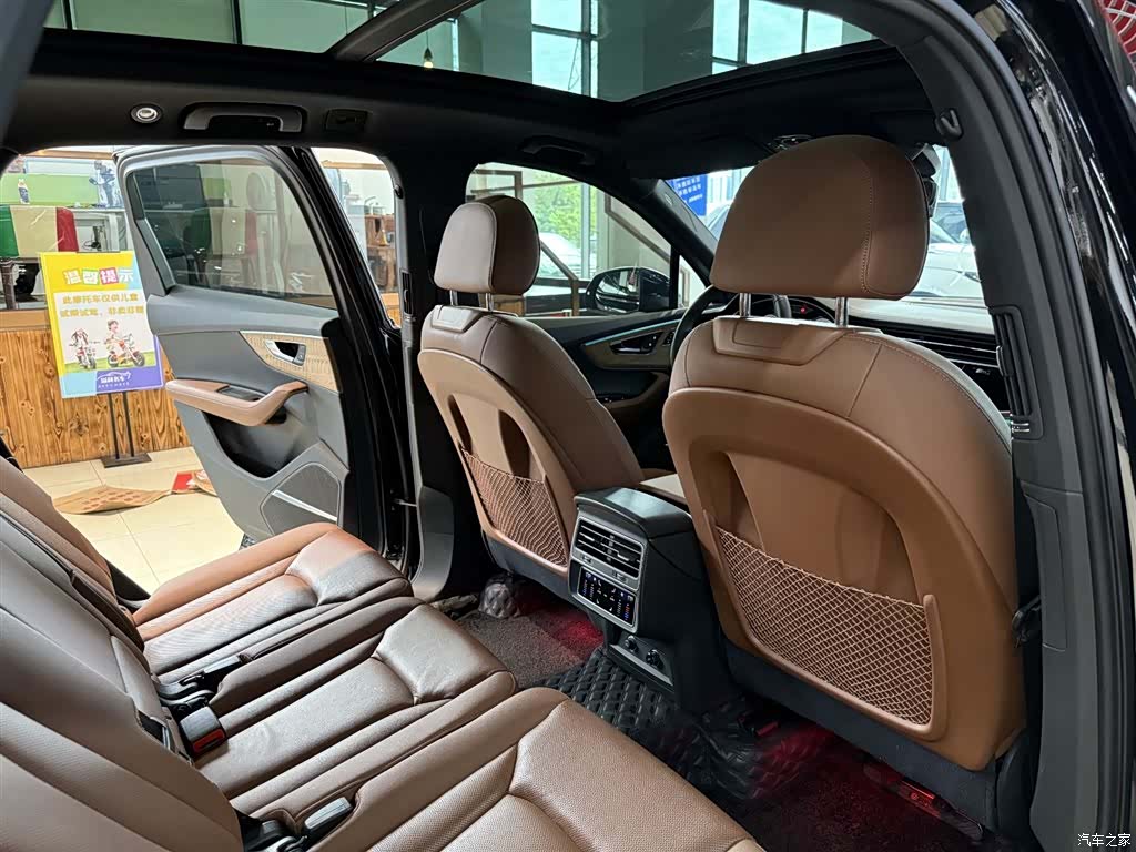 Audi Q7, 2025 18