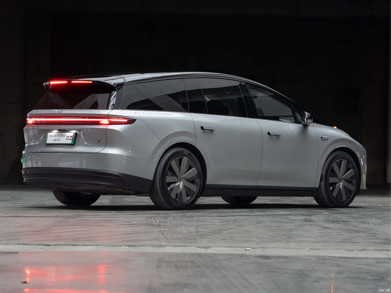 Li Auto i8, 2025 4