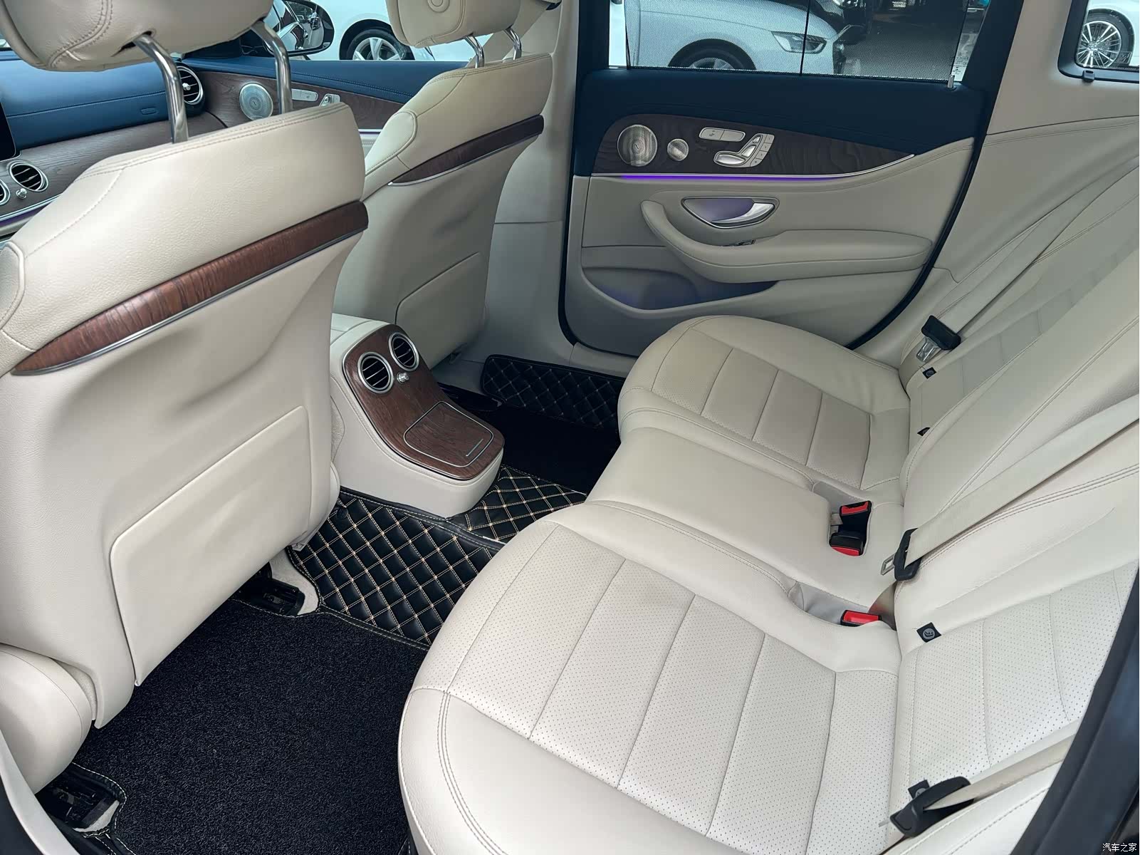 Mercedes-Benz E-Class, 2022 12