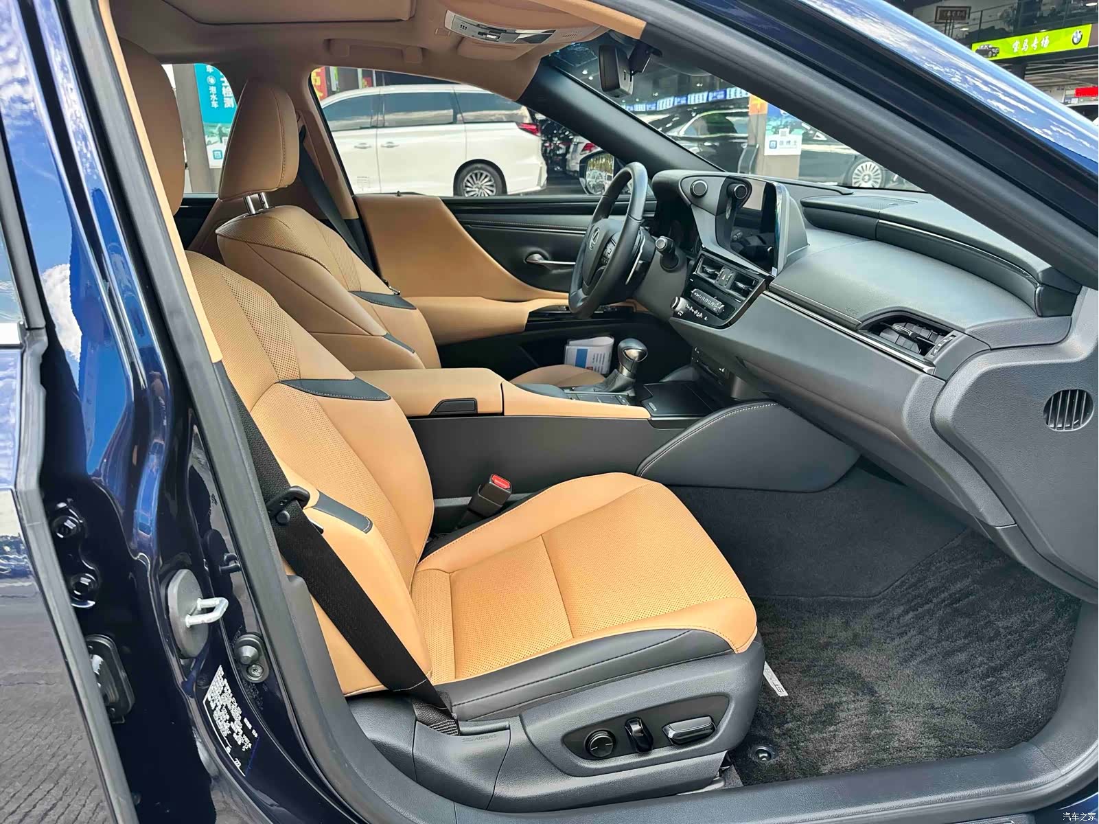 Lexus ES, 2022 15