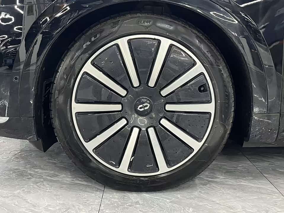 AITO Ask the world M9