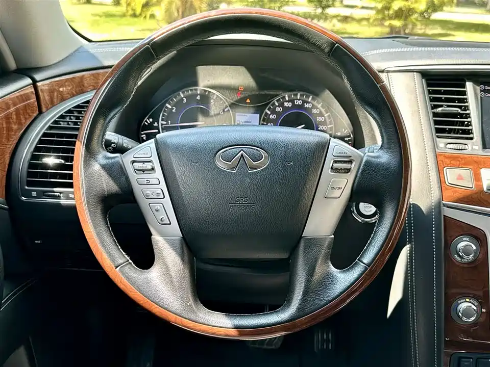 Infiniti QX80
