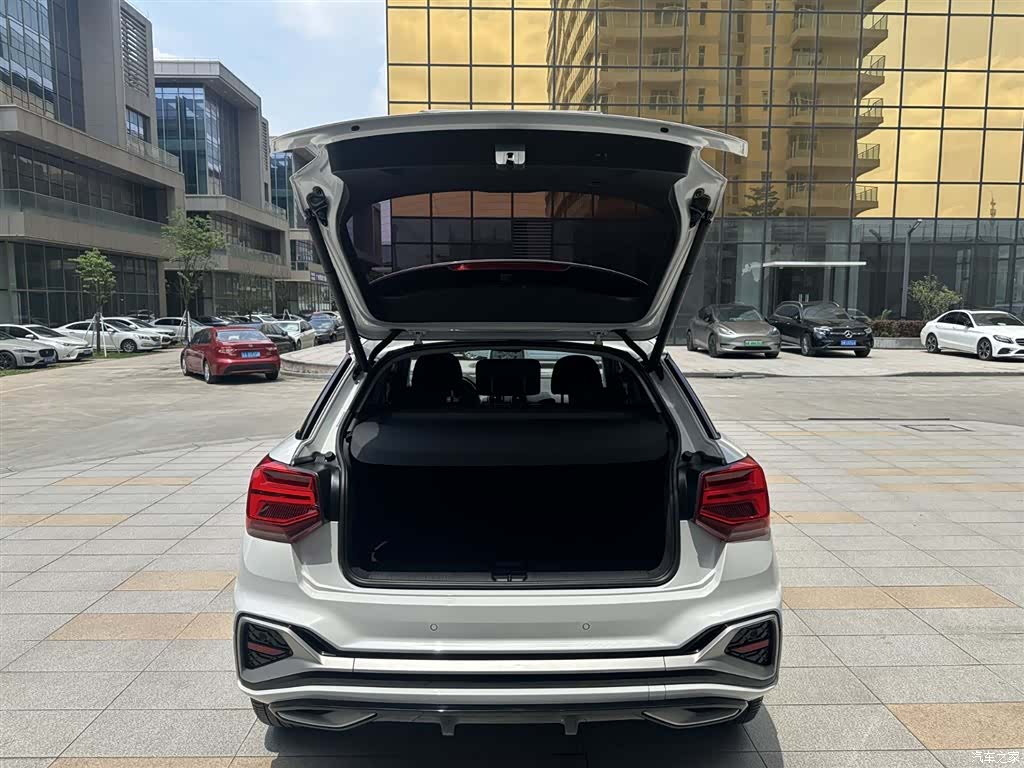 Audi Q2L, 2022 14