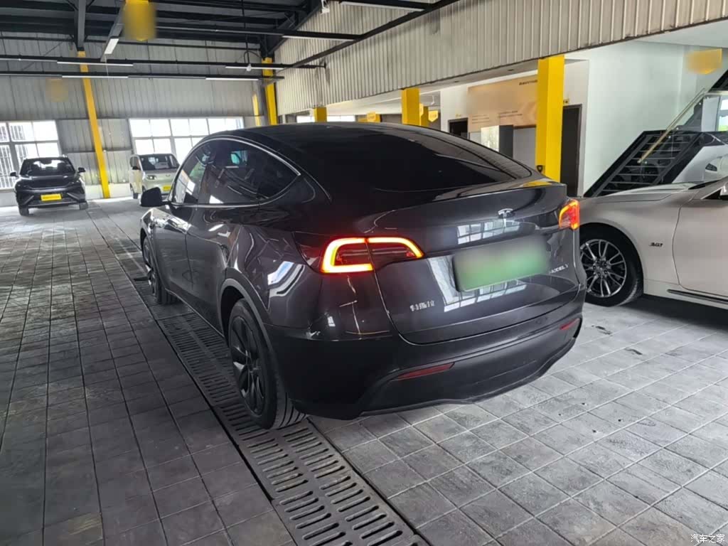 Tesla Model Y, 2024 все фото