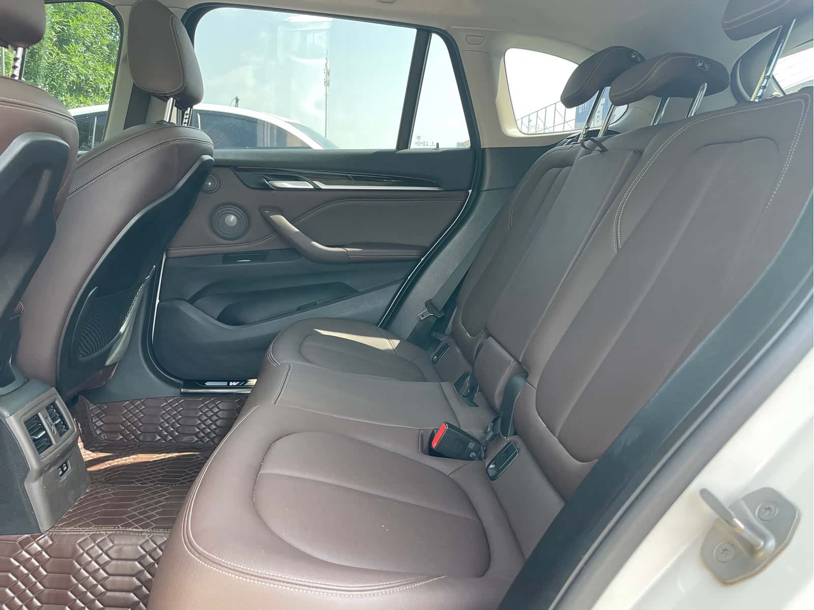 BMW X1, 2023 все фото