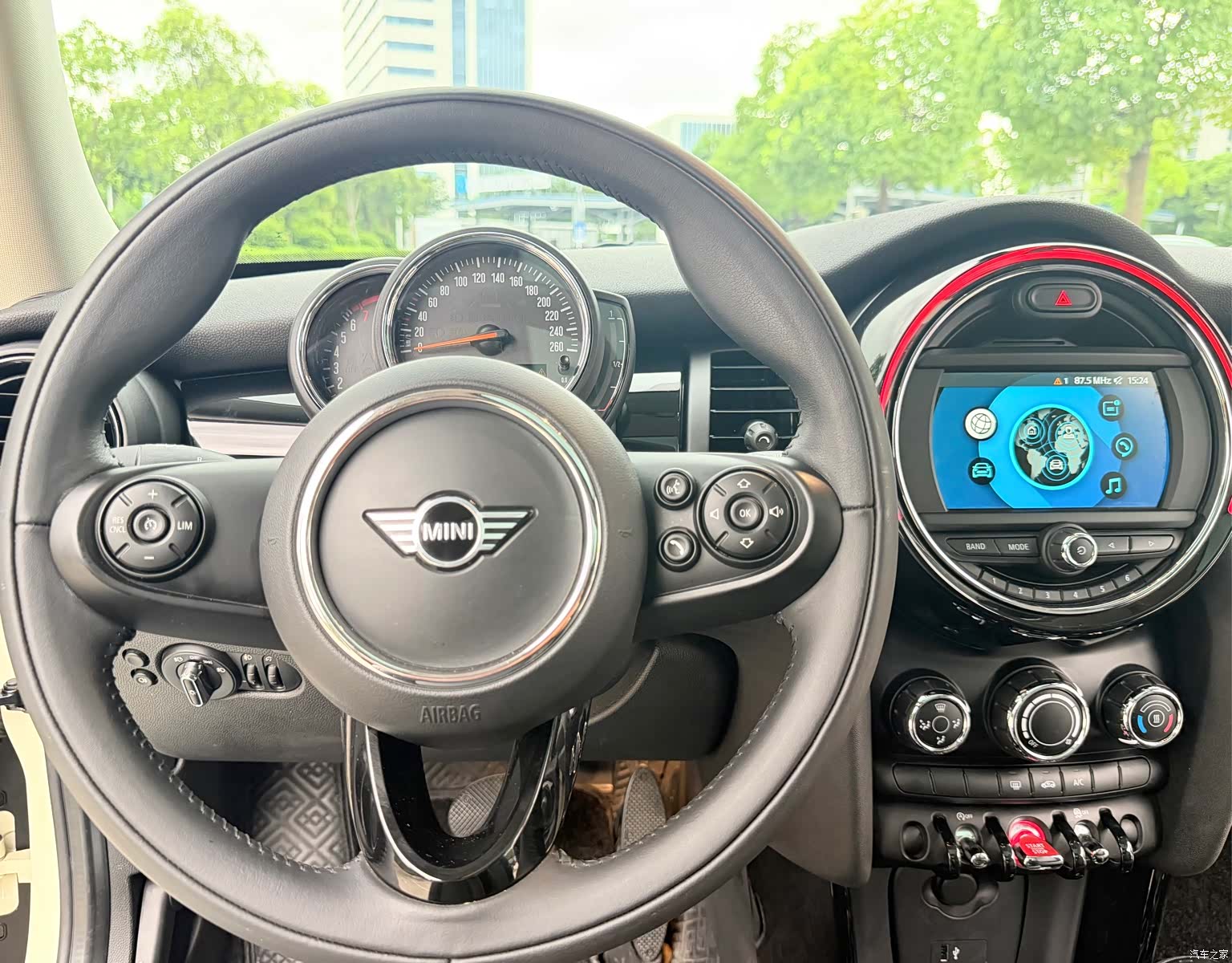 Mini ONE, 2020 16