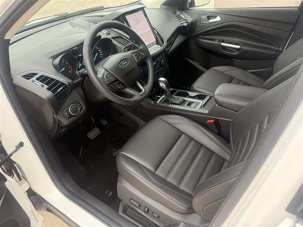 Ford Kuga, 2021 4