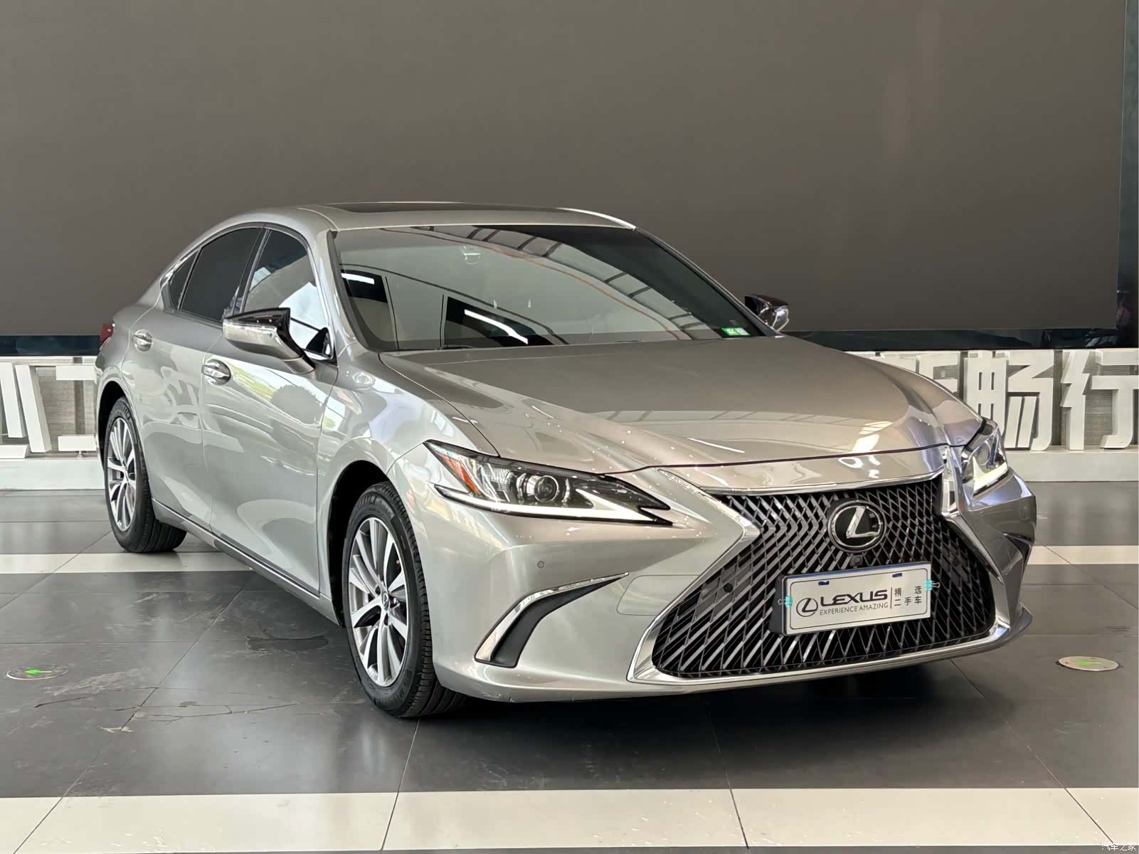 Lexus ES, 2019 3