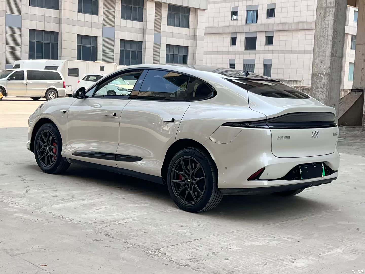 IM Motors LS6, 2024 9