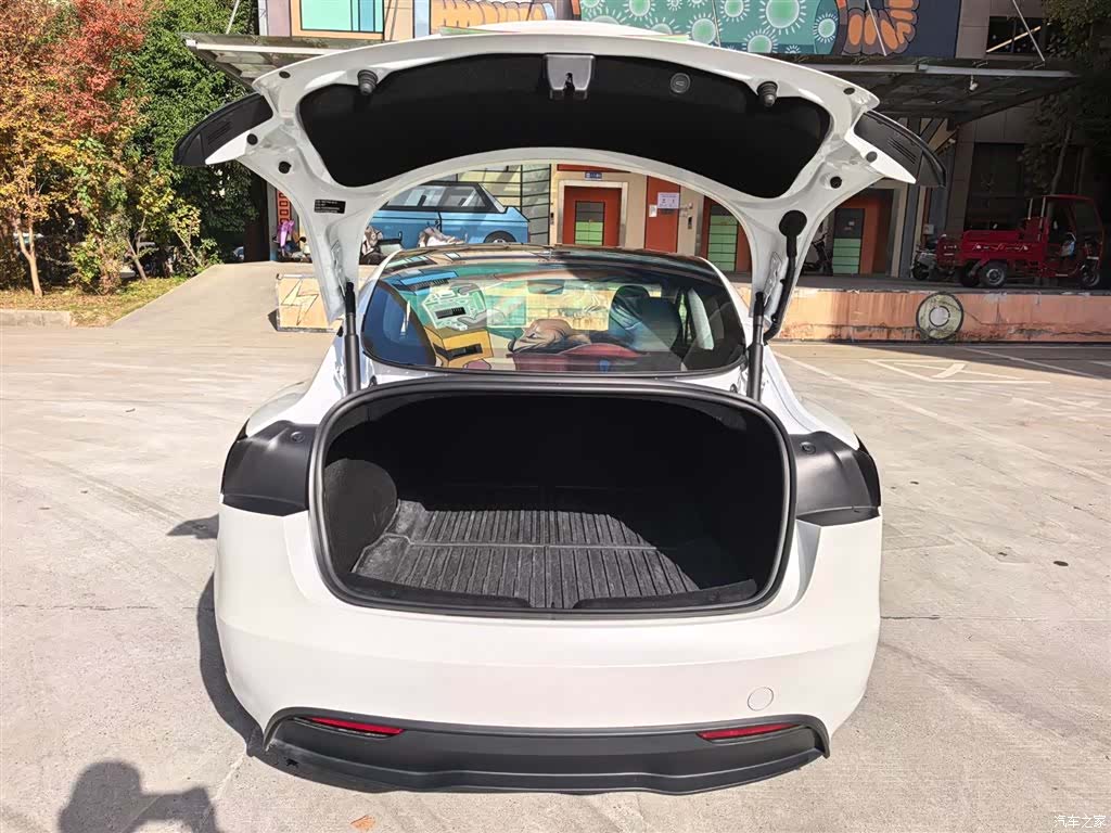 Tesla Model 3, 2025 14