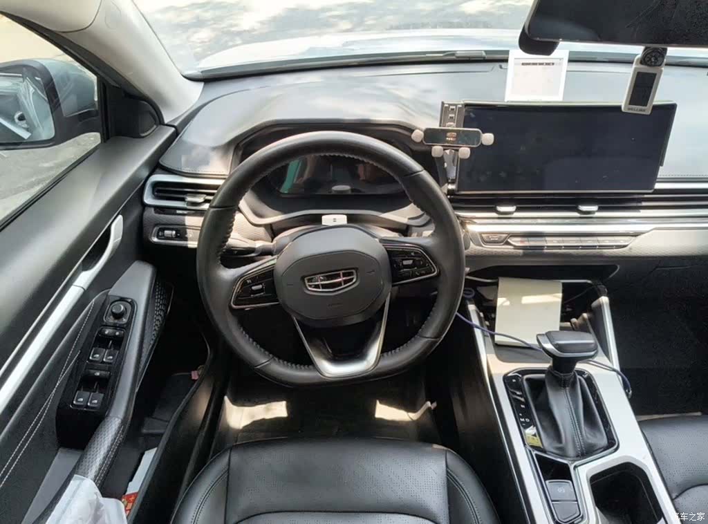 Geely Emgrand, 2023 13