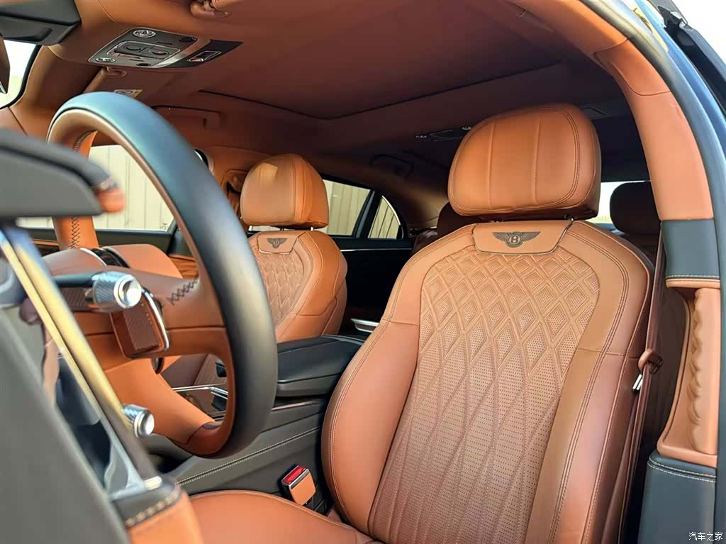 Bentley Flying Spur, 2023 4