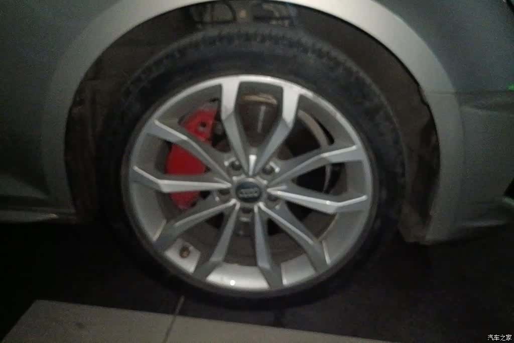 Audi A4L, 2018 6
