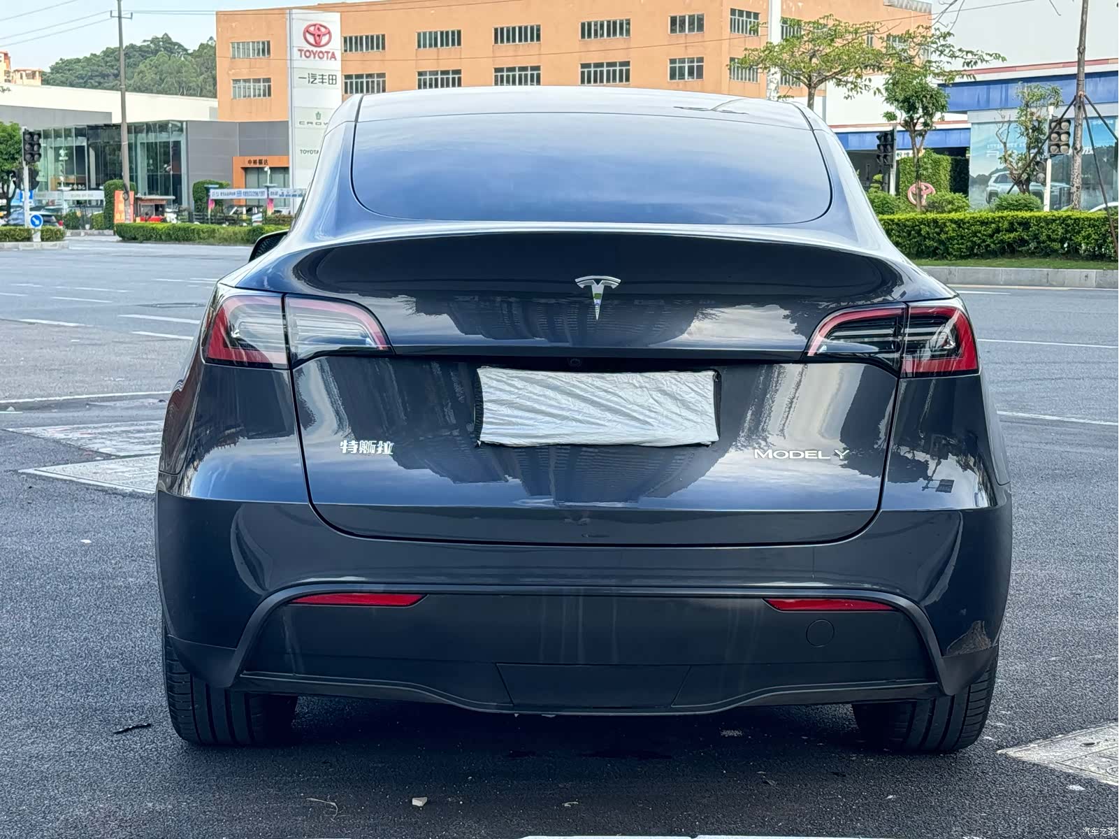 Tesla Model Y, 2024 17