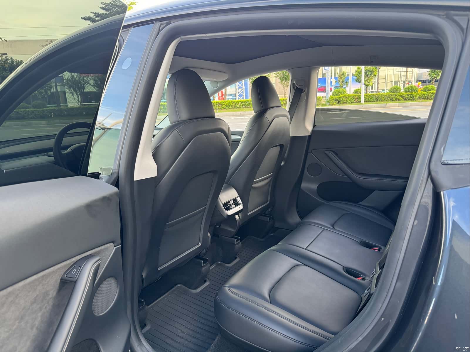 Tesla Model Y, 2024 7