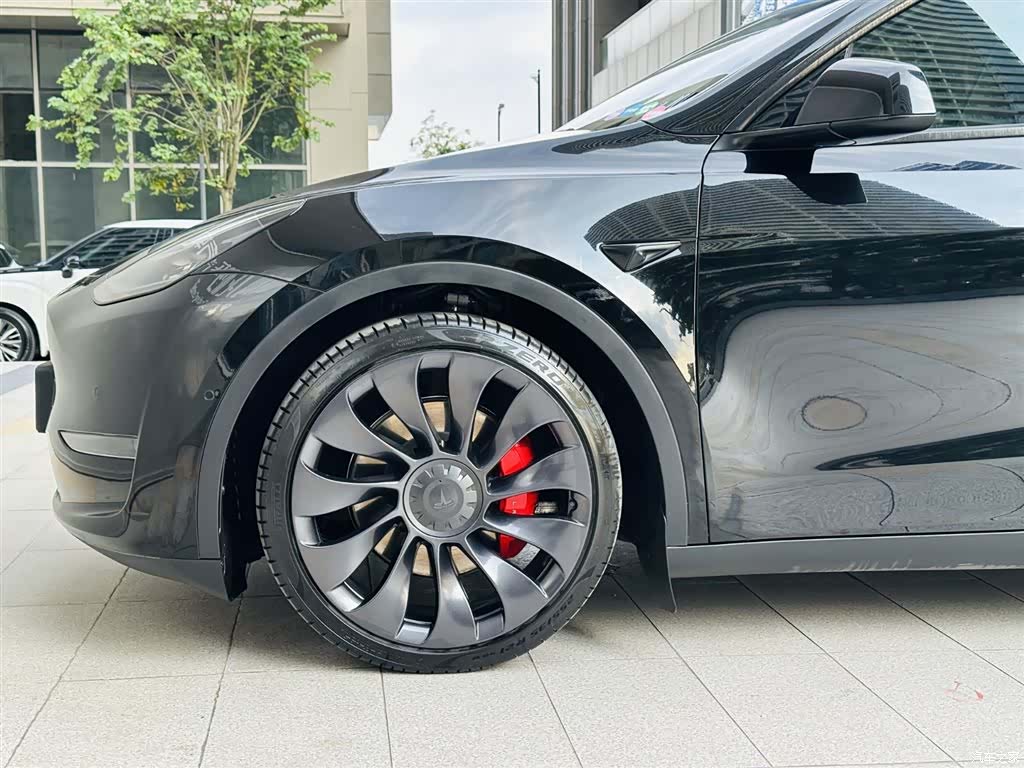 Tesla Model Y, 2024 19