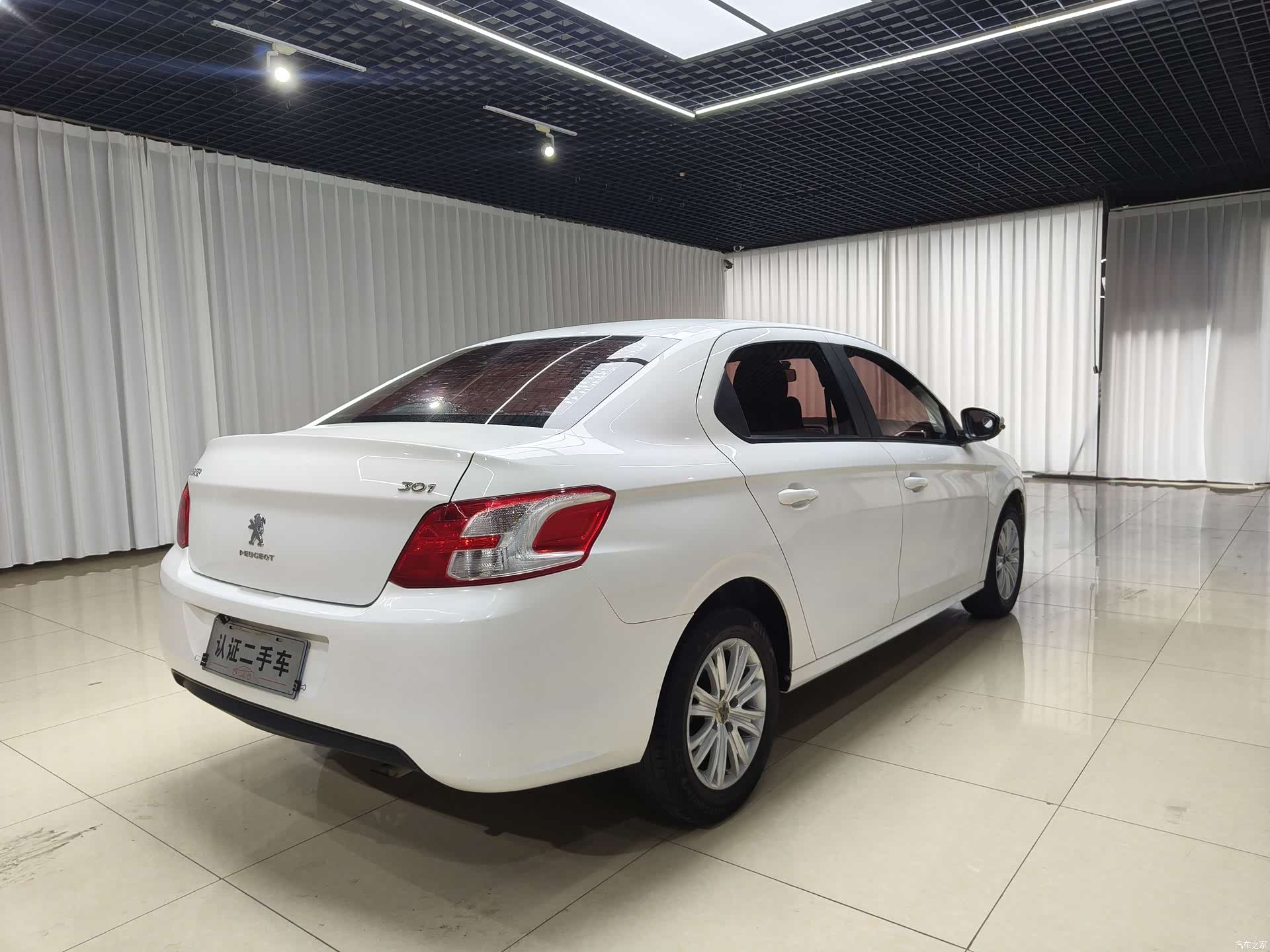 Peugeot 301, 2017 все фото