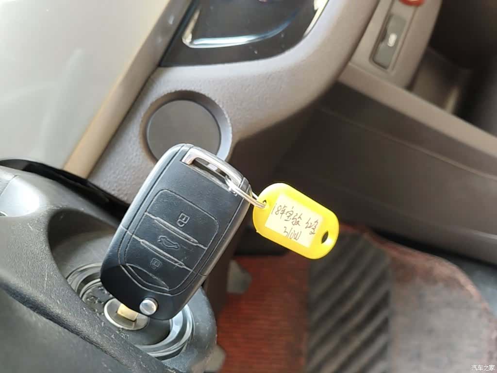 Wuling 310W, 2018 9