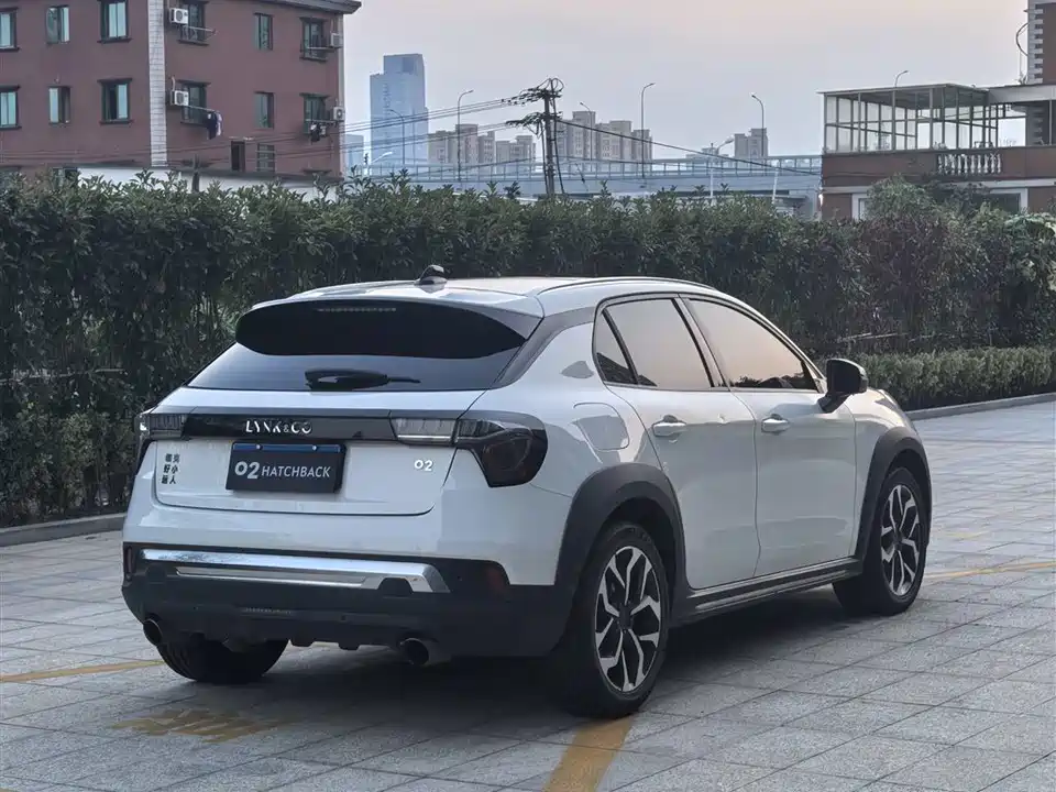 Lynk & Co 02