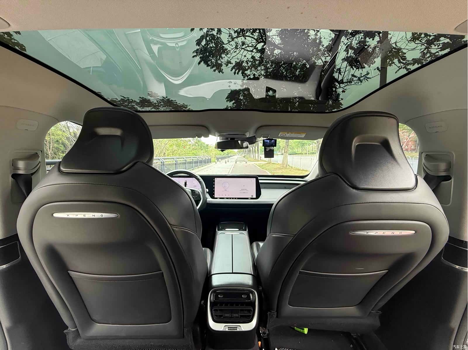 Xpeng P7, 2022 9