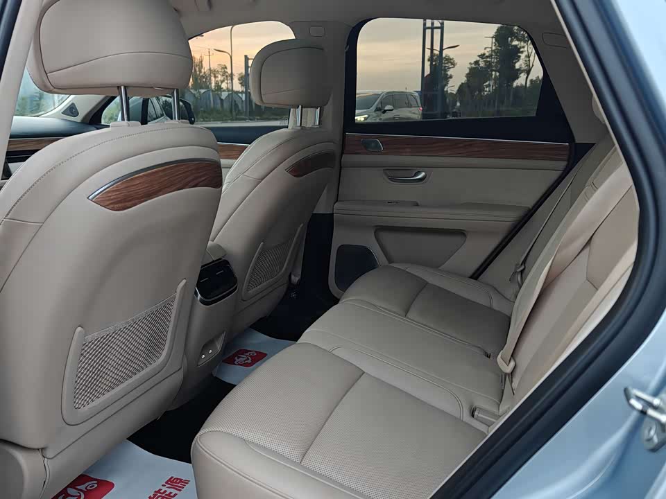 AITO Ask the world M5