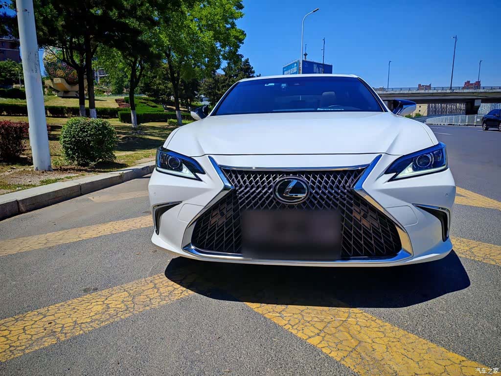 Lexus ES, 2019 3