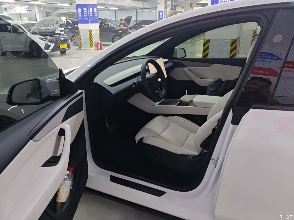 Tesla Model Y, 2025 4