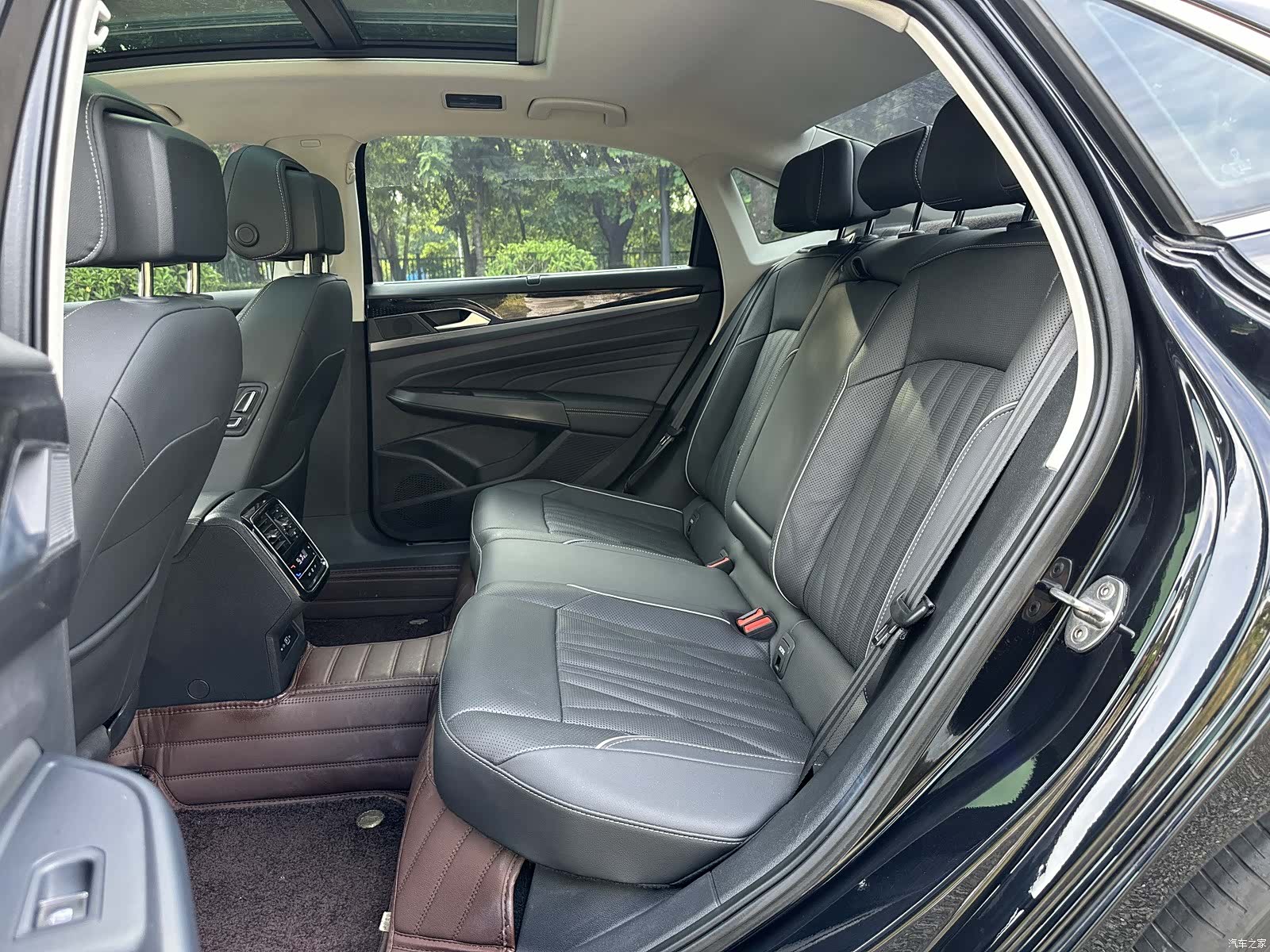 Volkswagen Passat, 2023 11