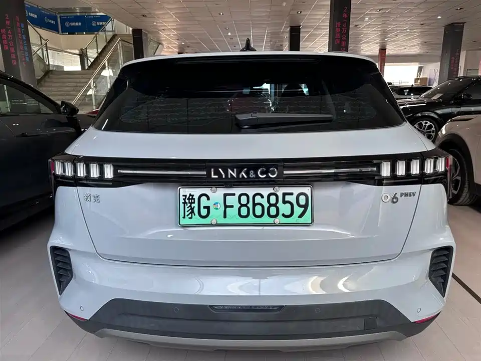 Lynk & Co 06 EM-P