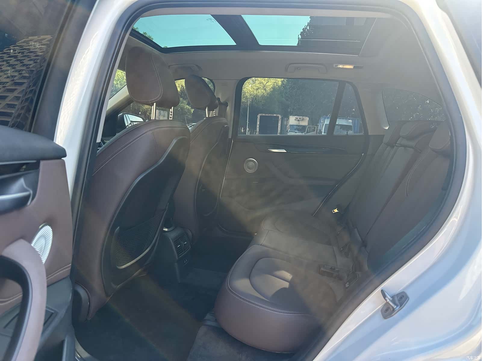 BMW X1, 2022 все фото