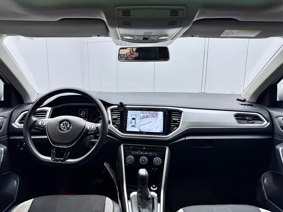 Volkswagen T-ROC exploring Songs