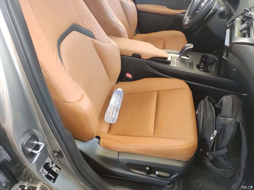 Lexus UX, 2021 25