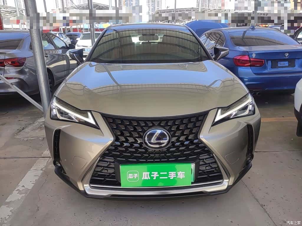Lexus UX, 2021 3