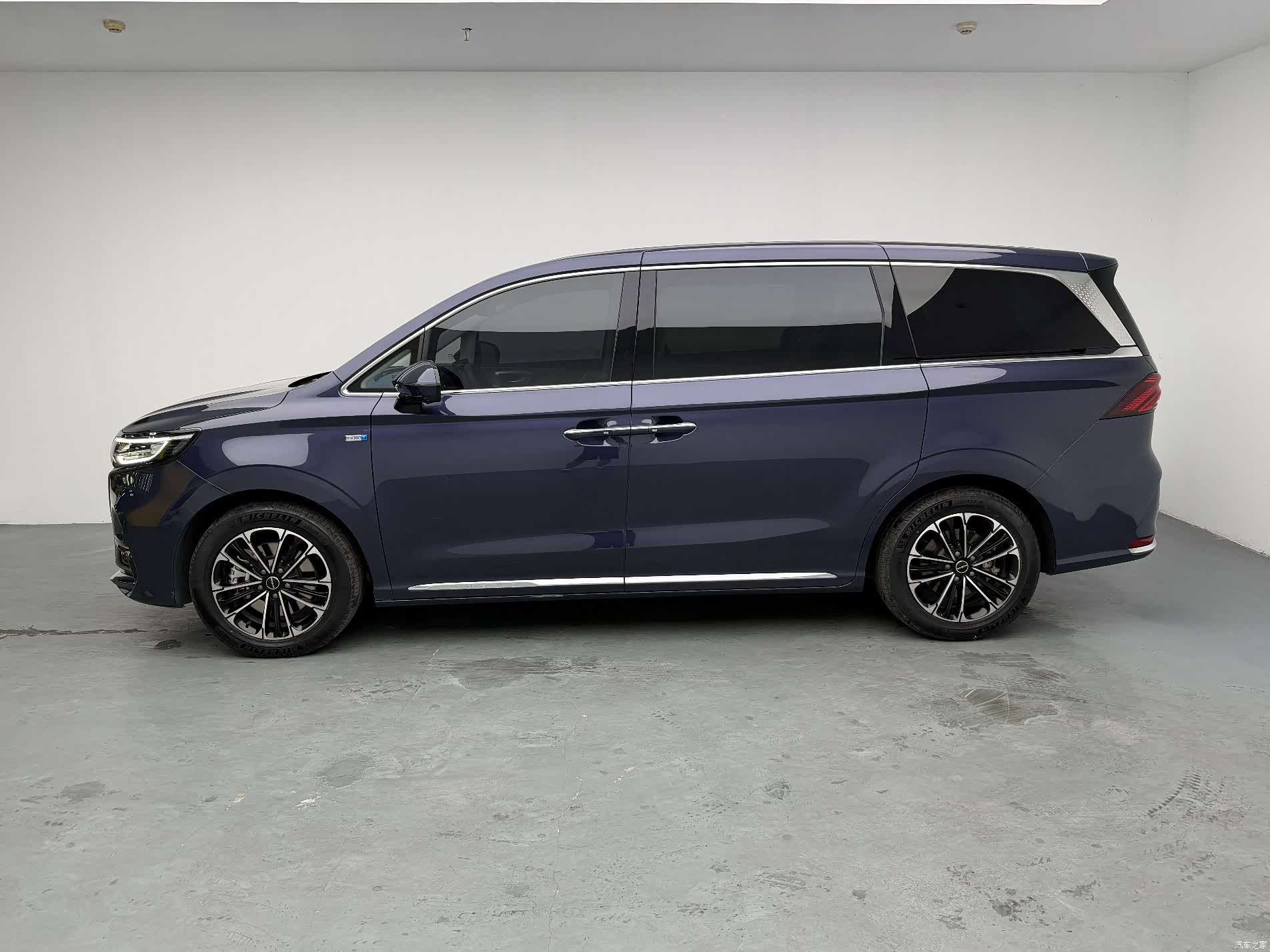 Roewe iMAX8, 2022 7
