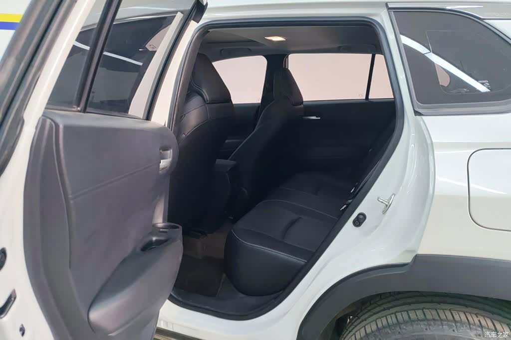 Toyota Frontlander, 2022 11