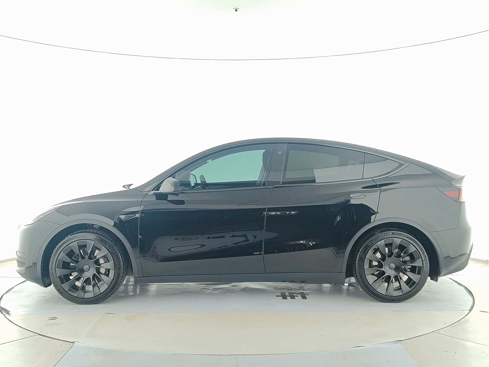 Tesla Model Y, 2023 4