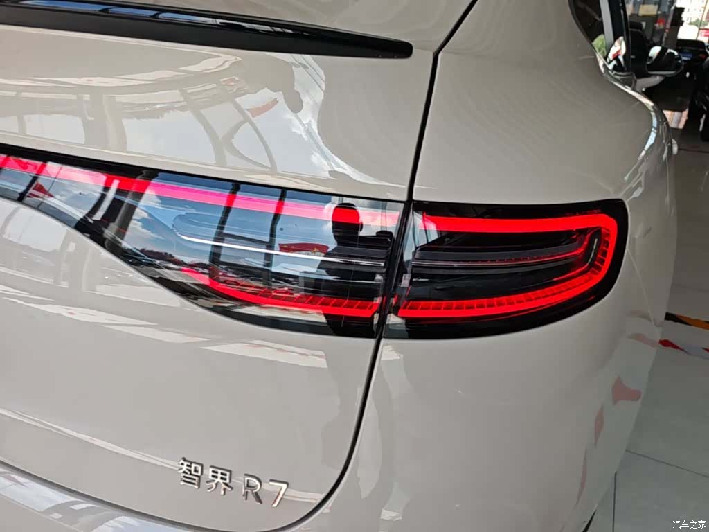 Luxeed R7, 2026 8