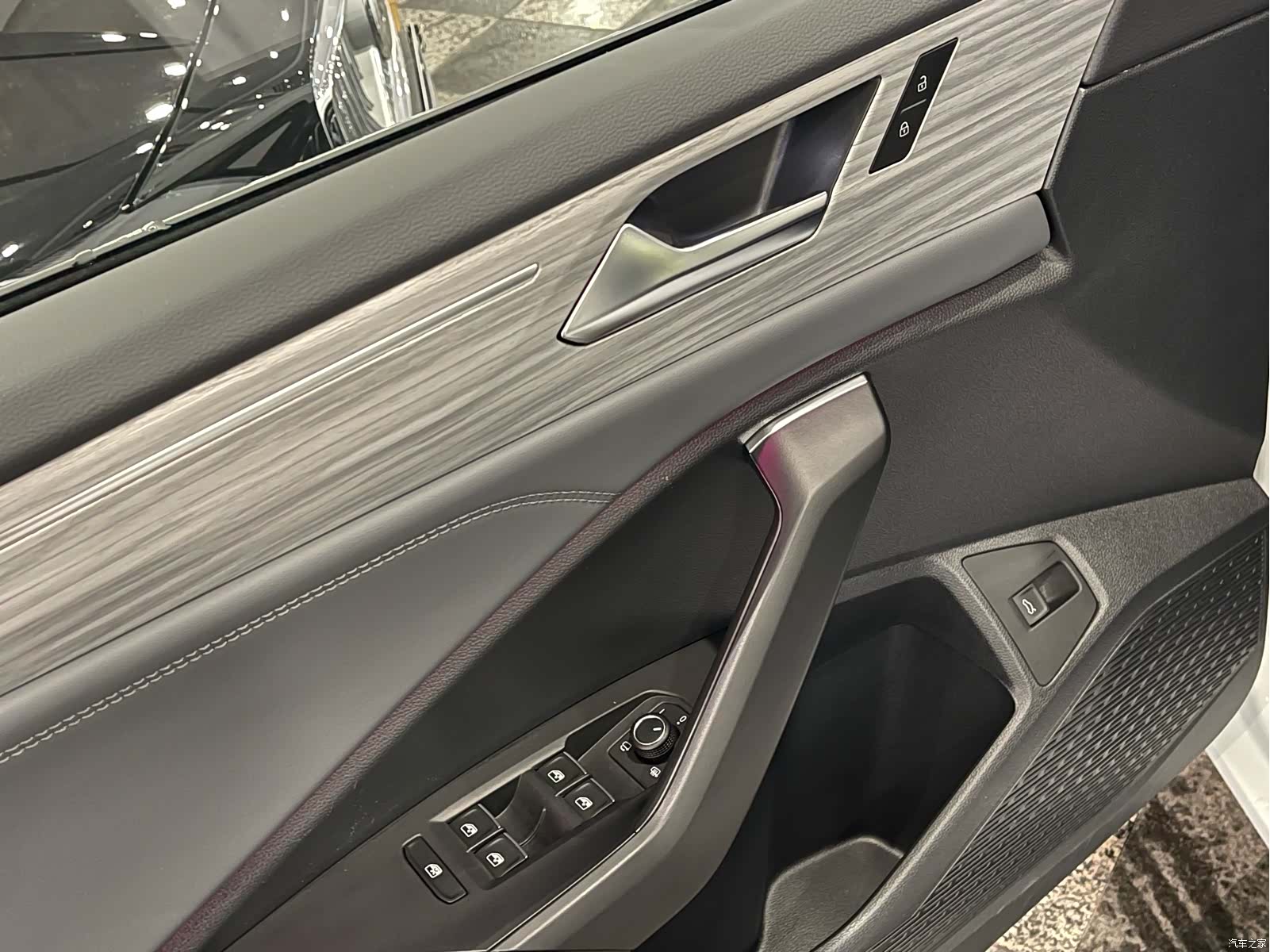 Volkswagen Sagitar, 2024 15