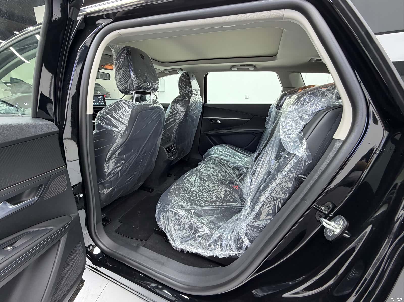 Peugeot 5008, 2026 13