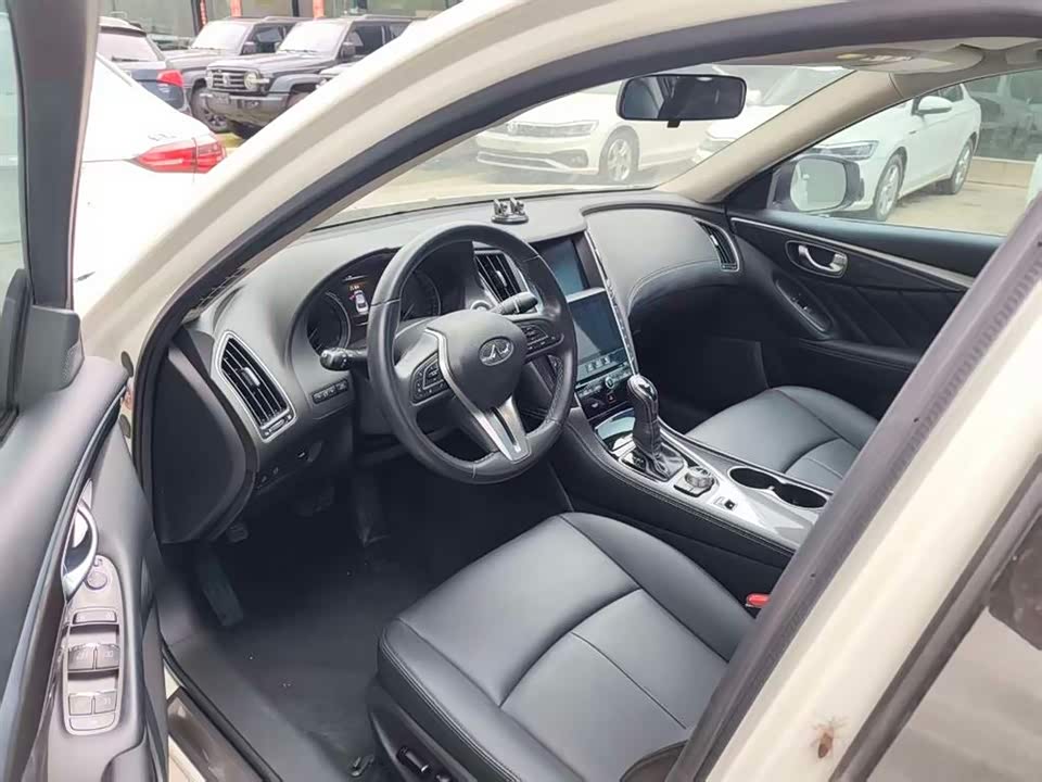 Infiniti Q50L