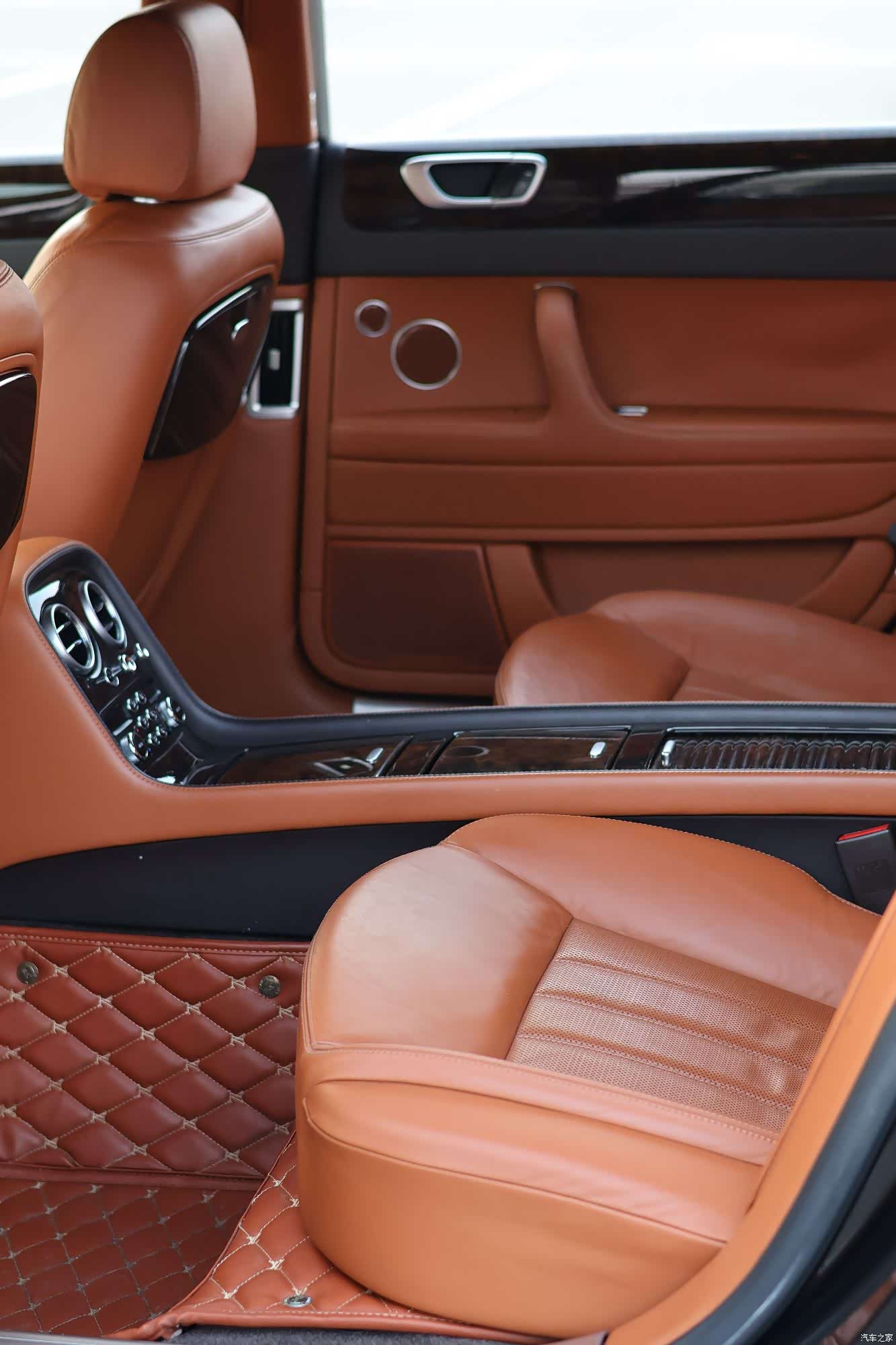 Bentley Flying Spur, 2011 9