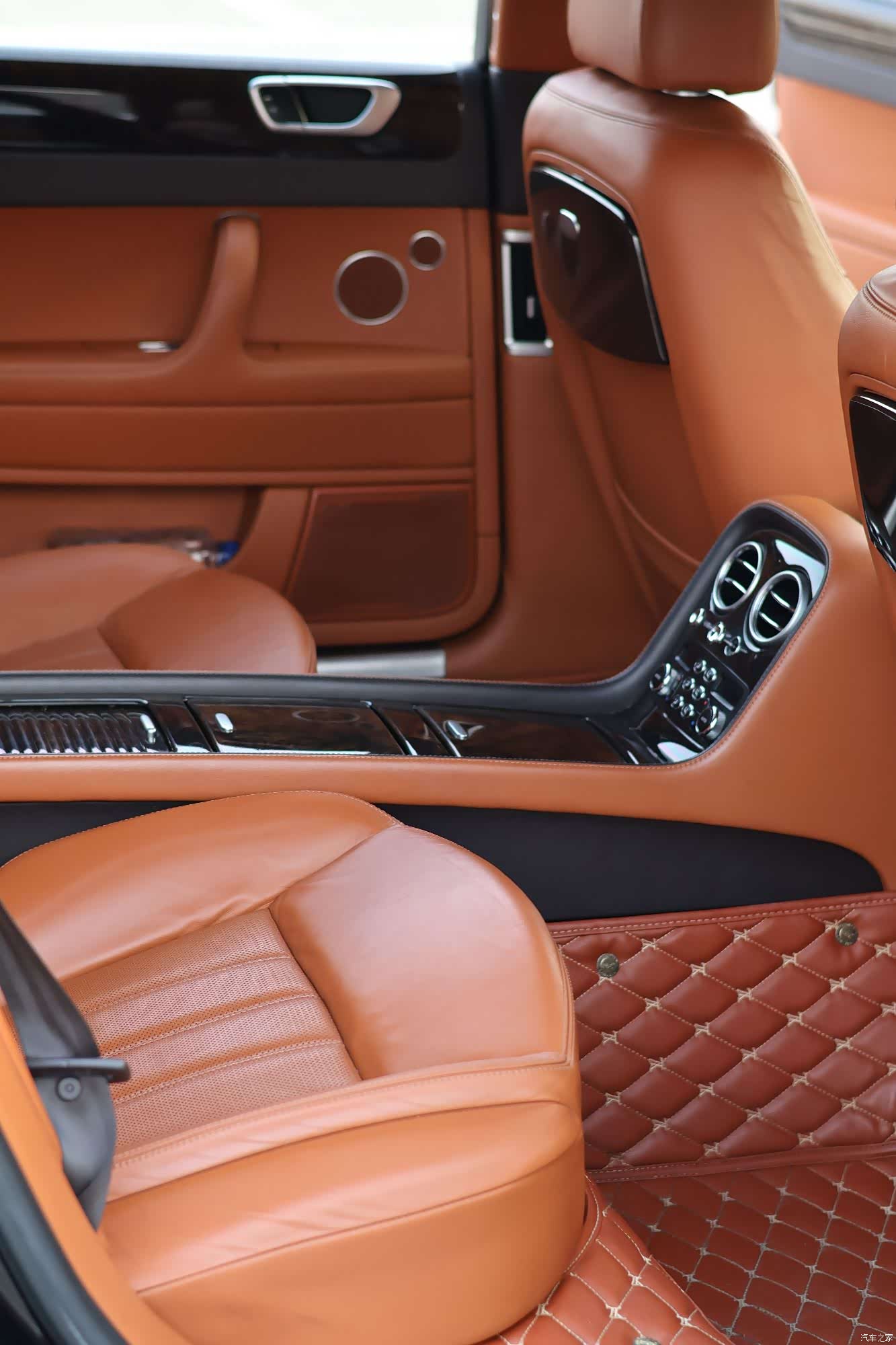 Bentley Flying Spur, 2011 11