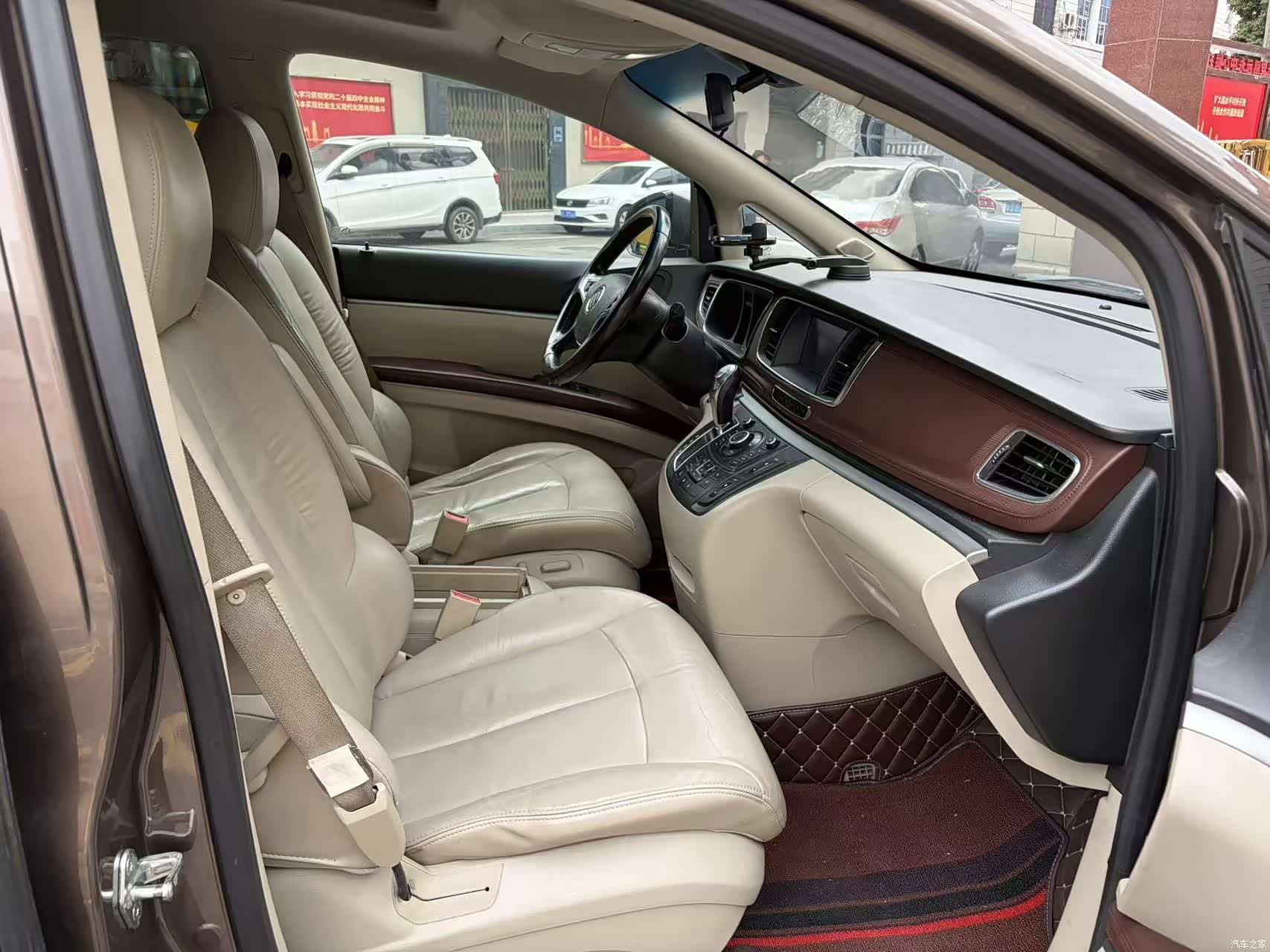Buick GL8, 2014 9