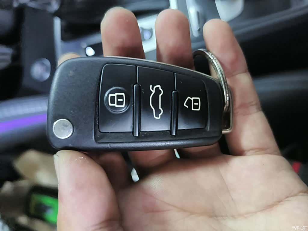 Audi Q2L, 2018 9