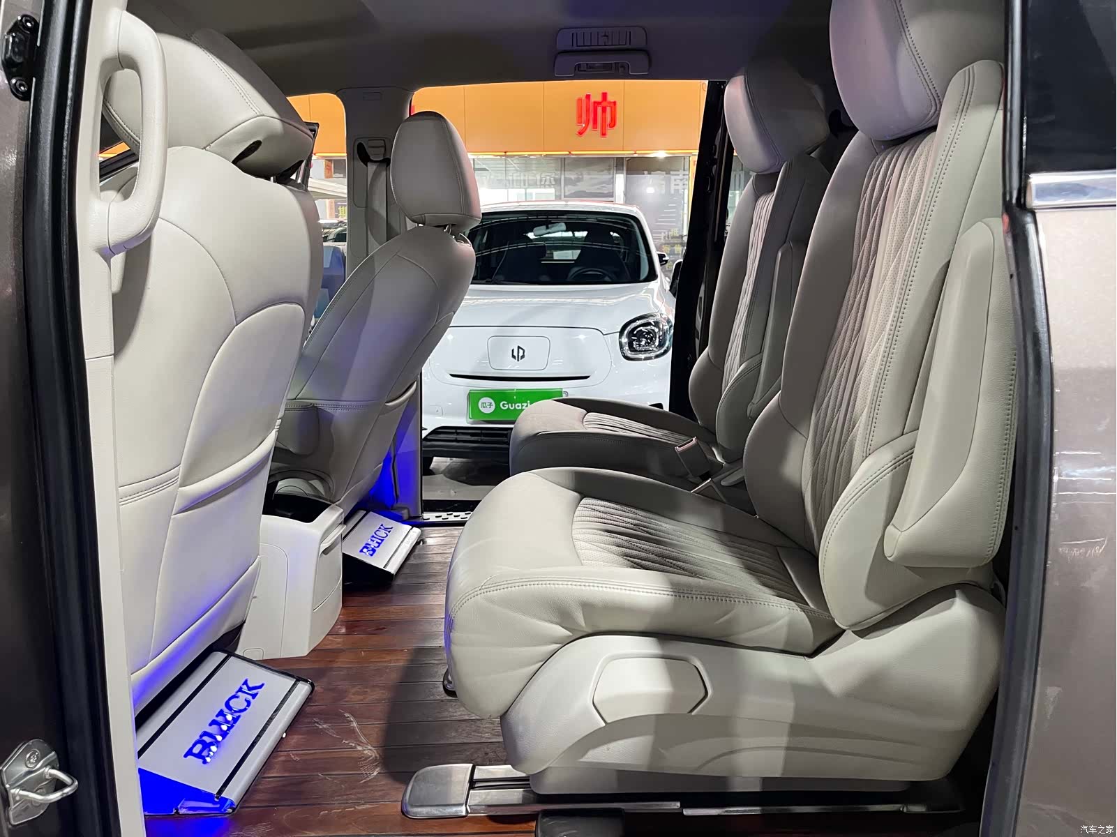 Buick GL8, 2022 10